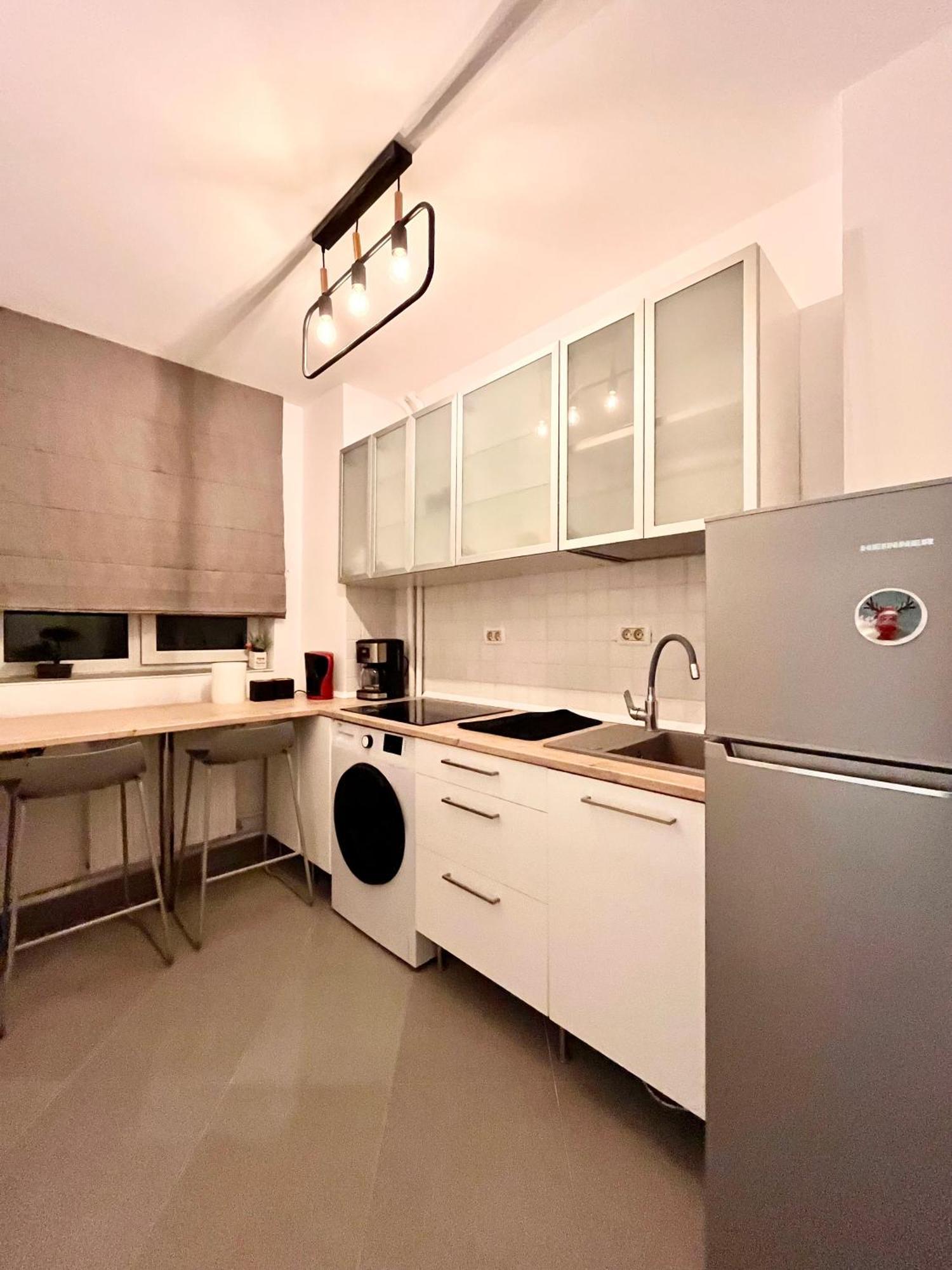 Cozy Apartment With Balcony 부쿠레슈티 외부 사진